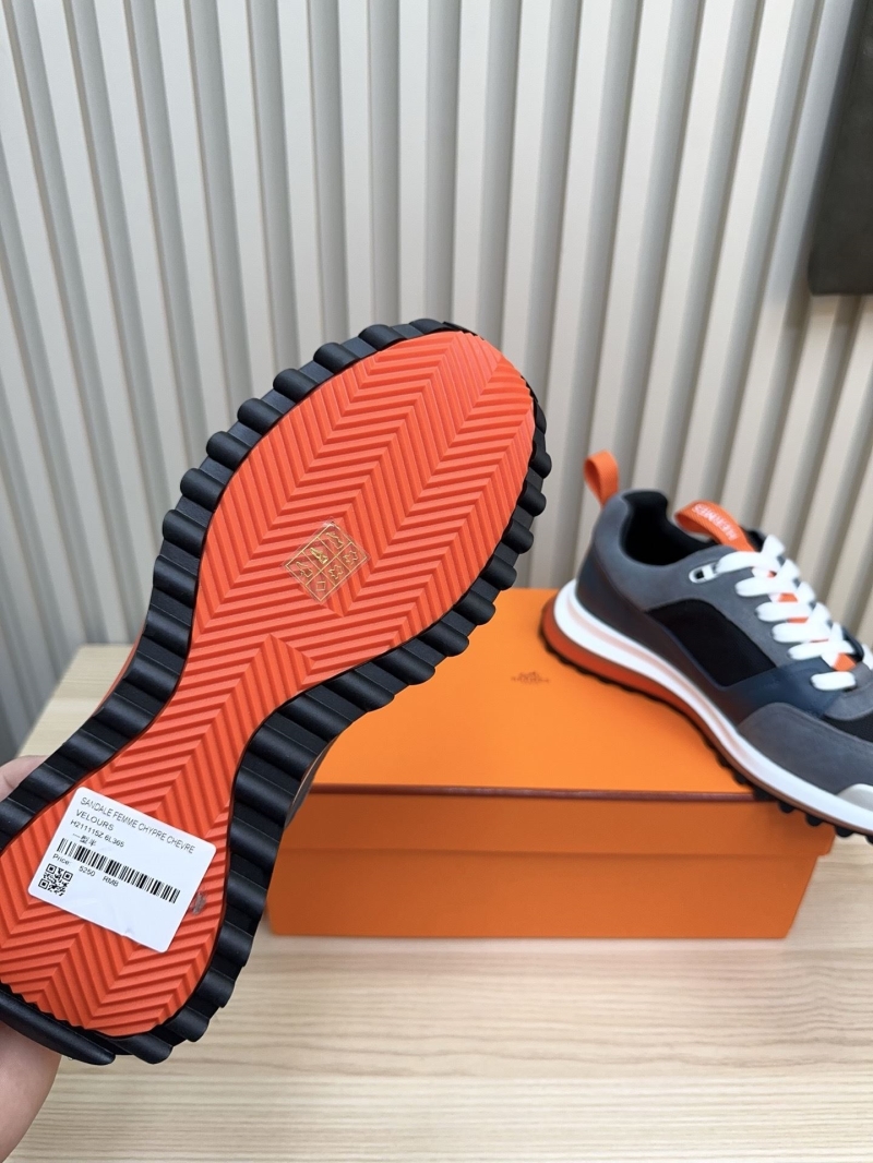 H**me5 sneaker